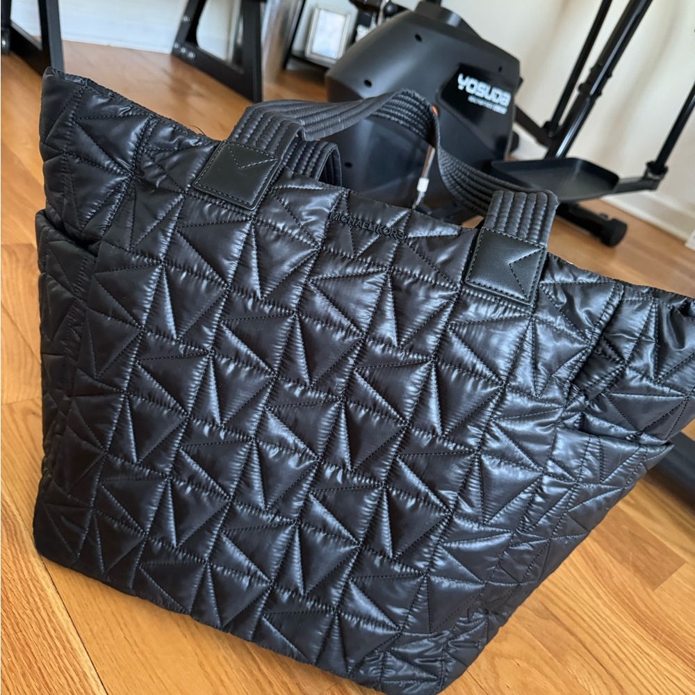 Large black quilted Michael Kors duffel bag travel tote luggage bag - Picture 8 of 11